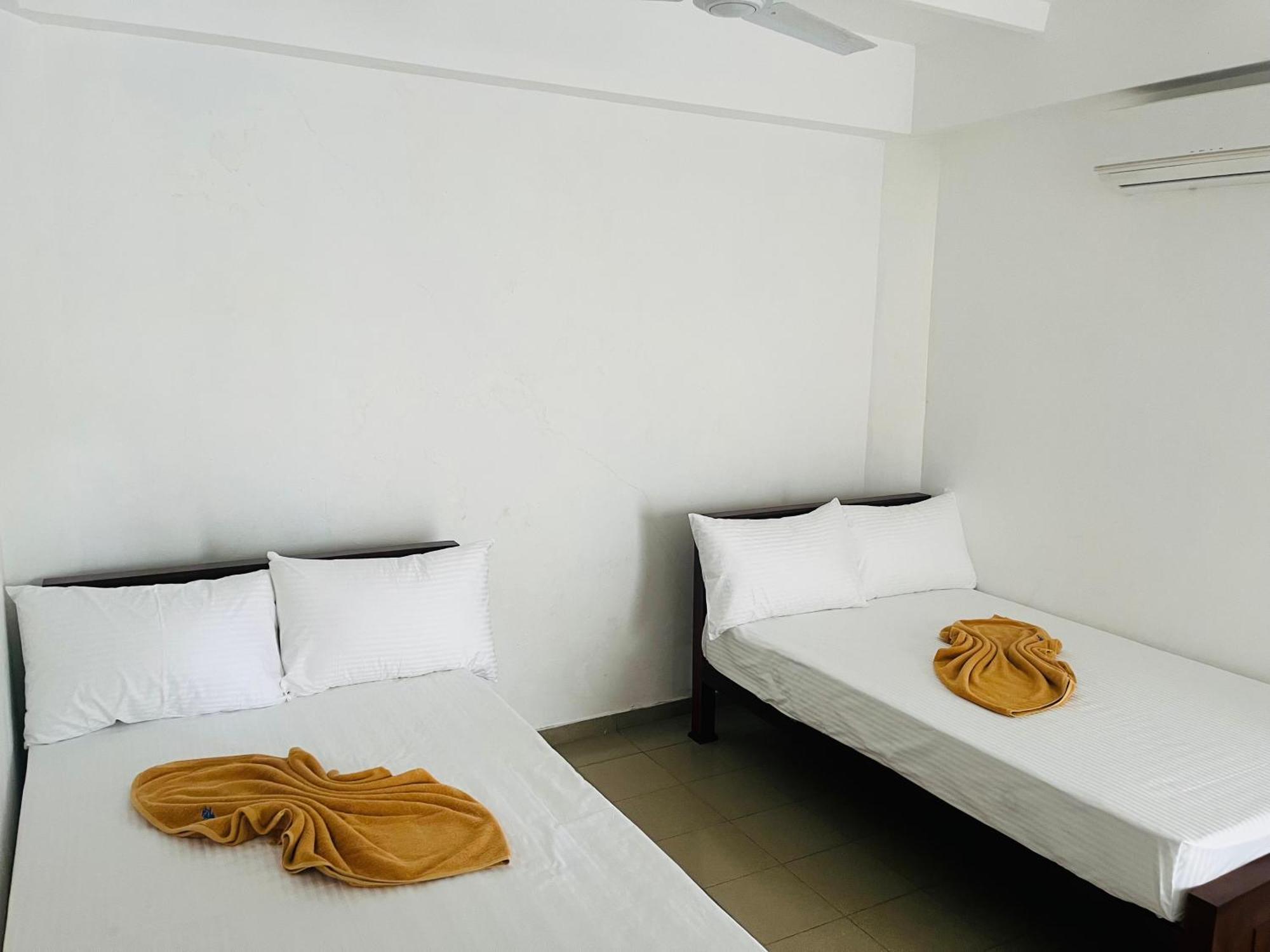 Crystal Wave Holiday Resort Polhena Matara Dış mekan fotoğraf