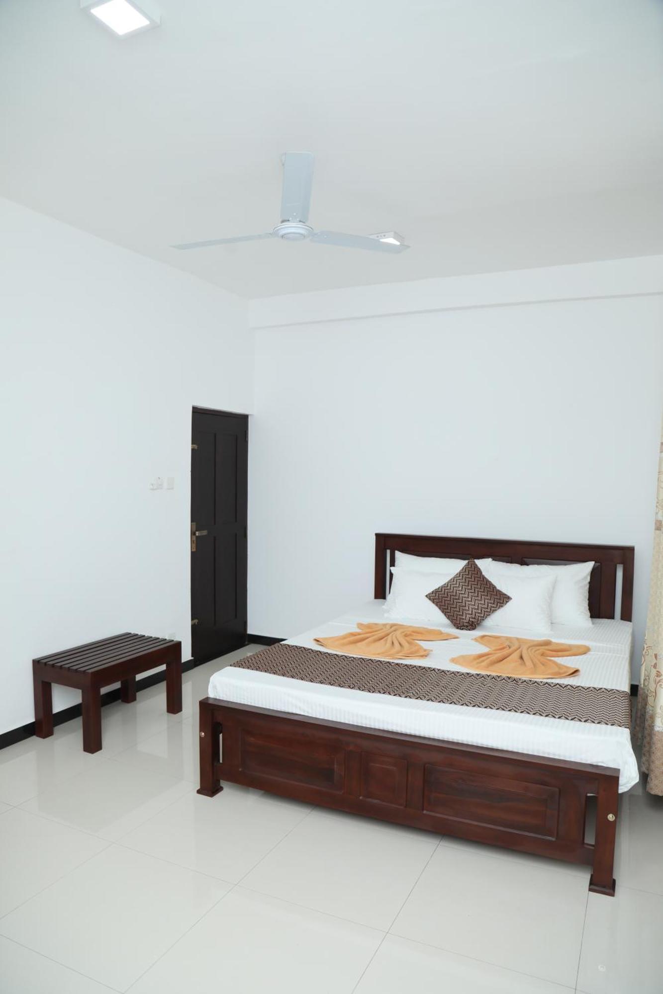 Crystal Wave Holiday Resort Polhena Matara Dış mekan fotoğraf