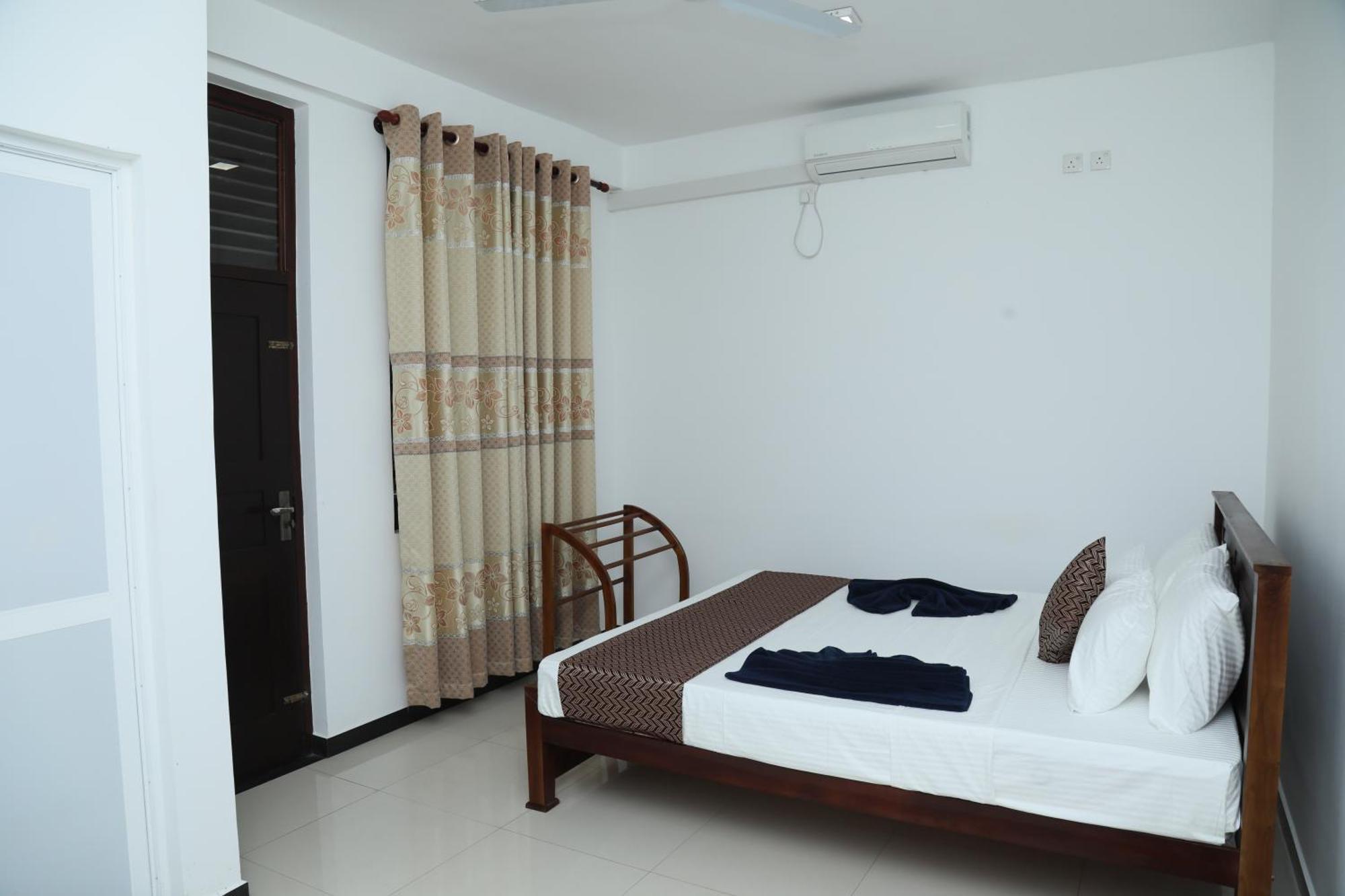 Crystal Wave Holiday Resort Polhena Matara Dış mekan fotoğraf