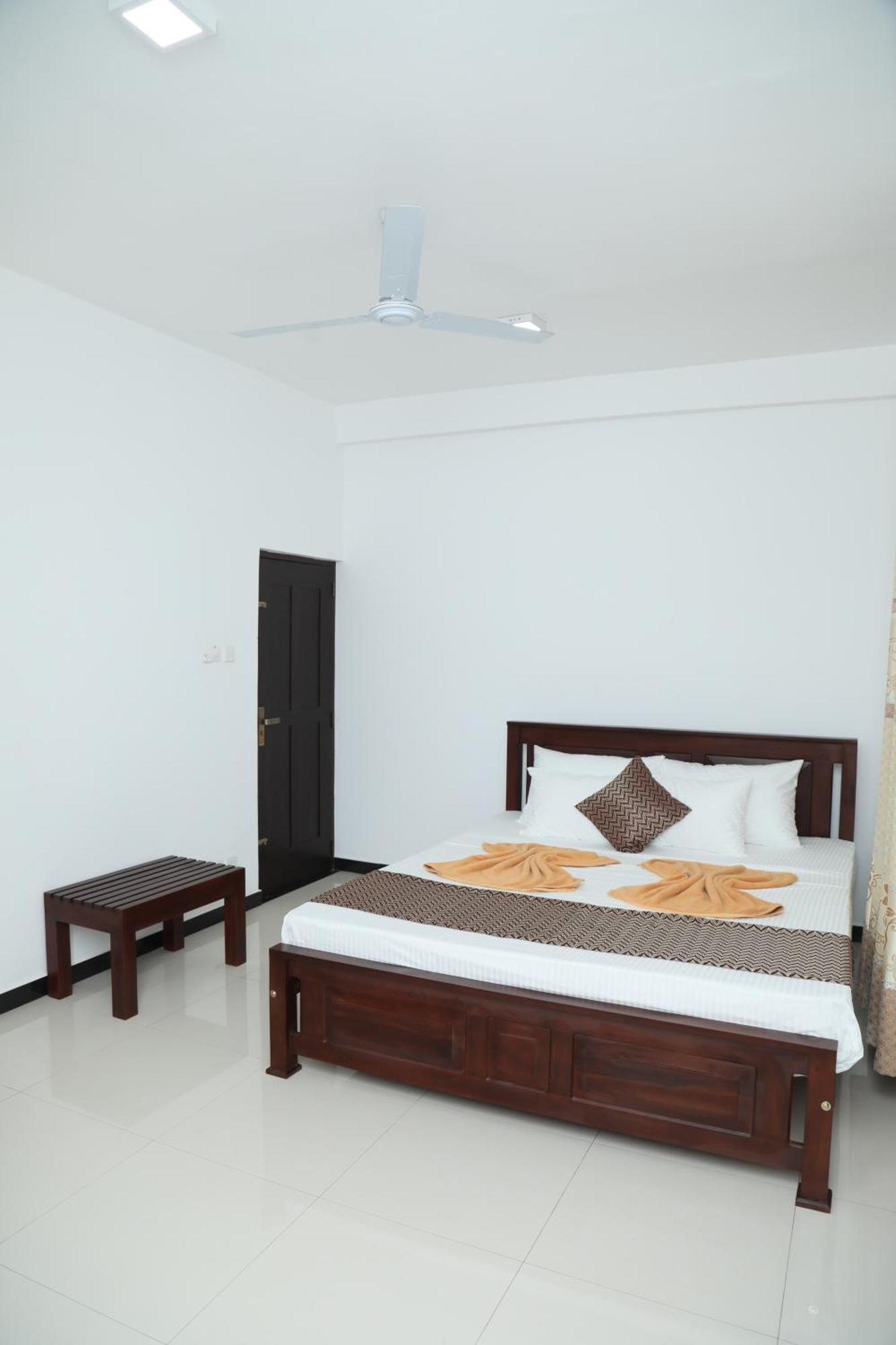 Crystal Wave Holiday Resort Polhena Matara Dış mekan fotoğraf