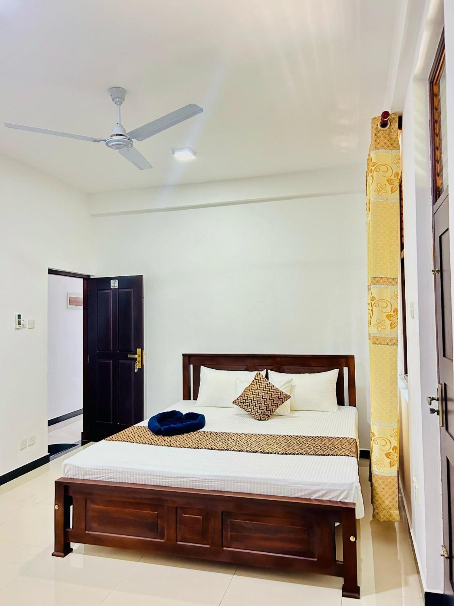 Crystal Wave Holiday Resort Polhena Matara Dış mekan fotoğraf
