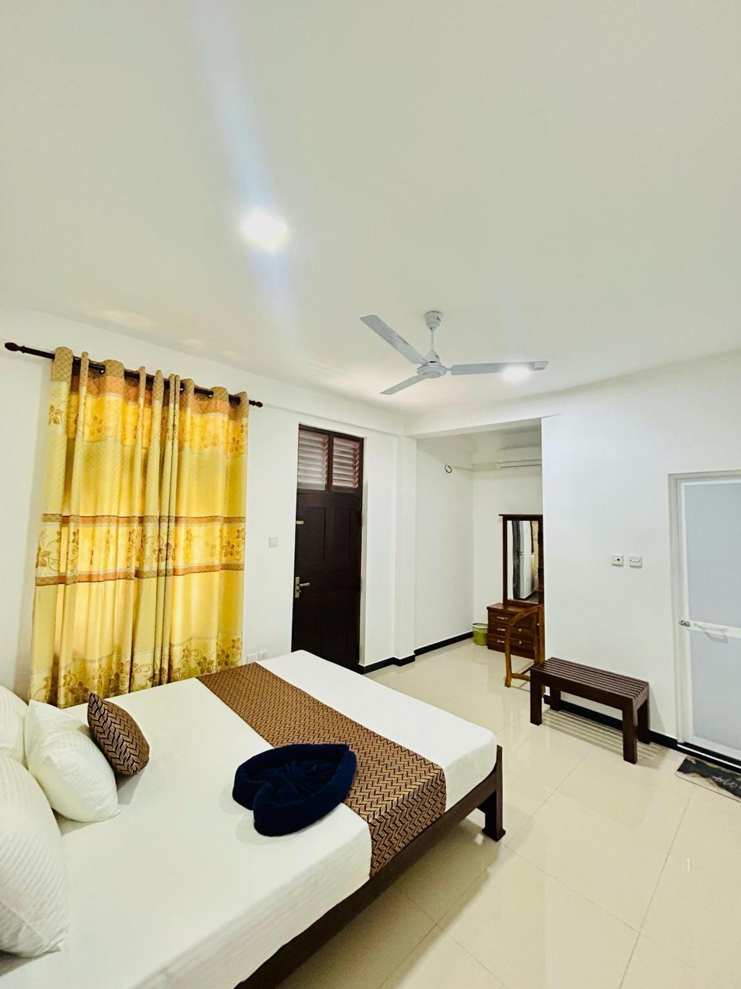 Crystal Wave Holiday Resort Polhena Matara Dış mekan fotoğraf