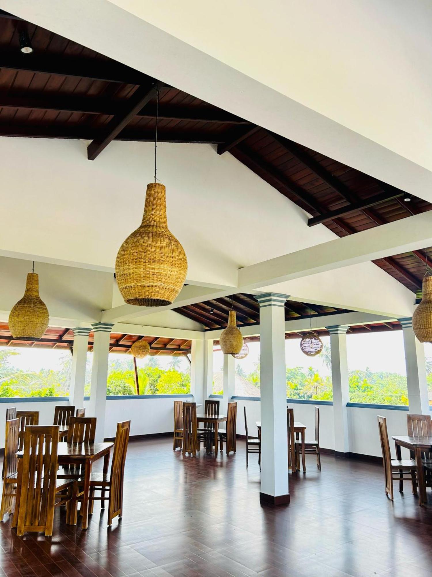 Crystal Wave Holiday Resort Polhena Matara Dış mekan fotoğraf